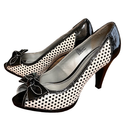 BONGO Shoes - BONGO polka dot peeptoe pumps, 7 1/2. Tiffany